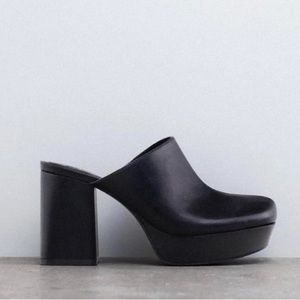 ZARA BLACK PLATFORM CLOGS